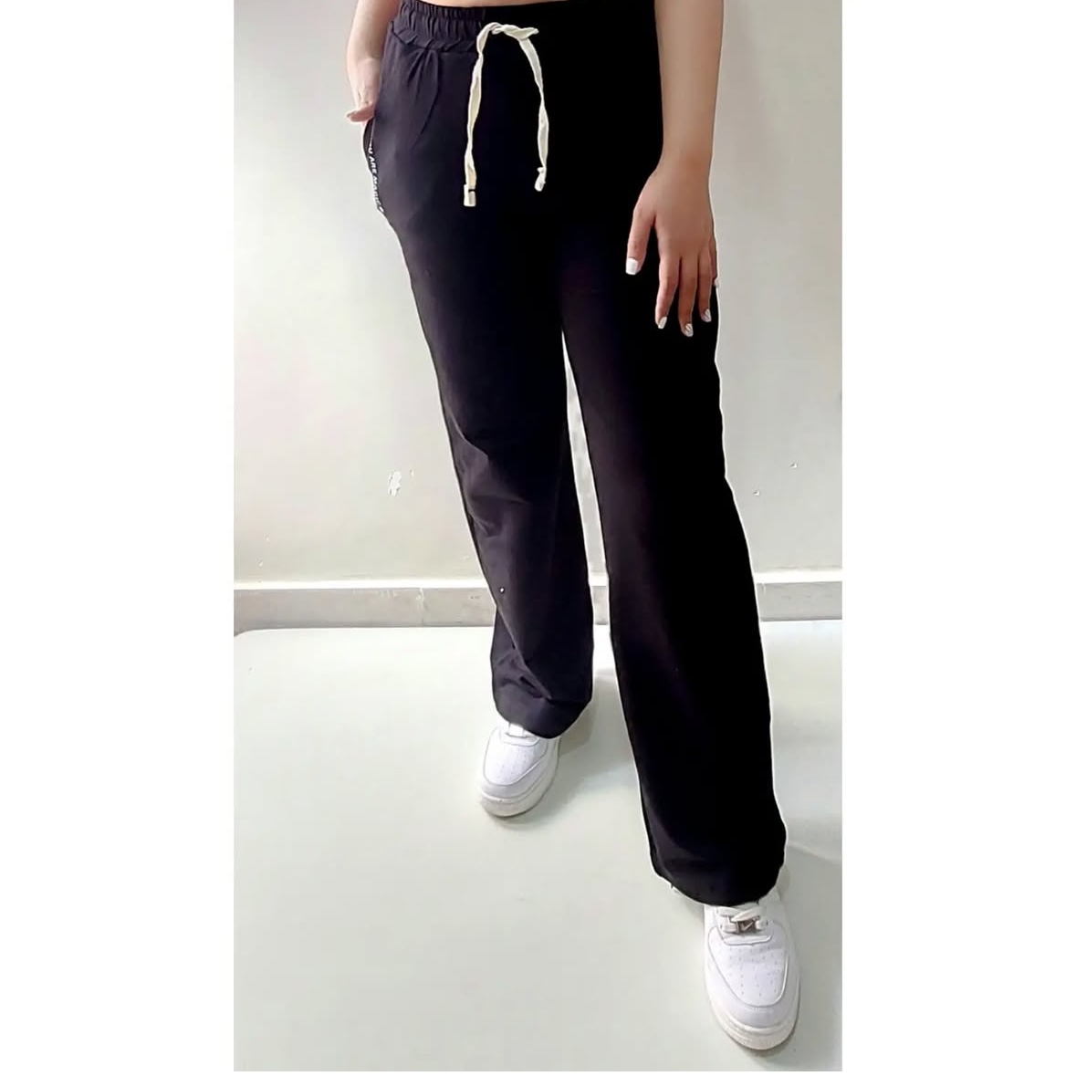 شلوار نیم بگ‌ اسلش تکست